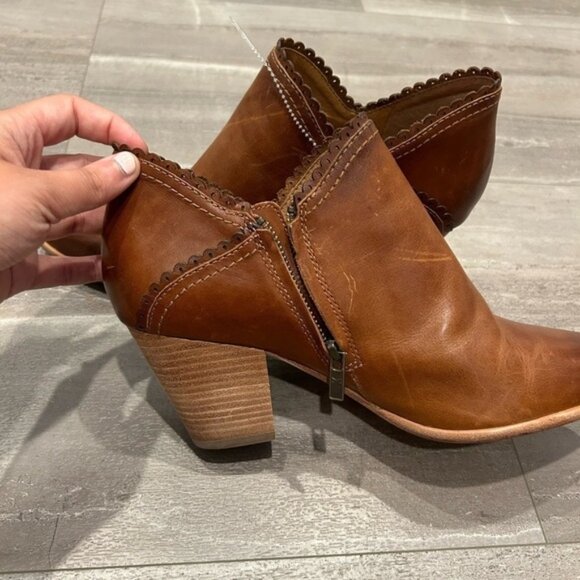 Frye‎  Leather Reed Scallop Trim Shooties Ankle Boots- Caramel Brown - Picture 2 of 5